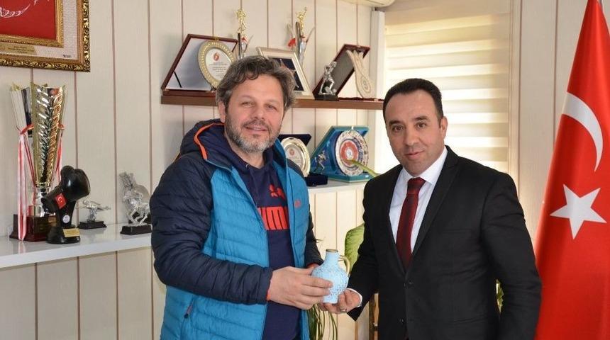 Dart Milli Takım Antren&ouml;r&uuml; &Ccedil;elebi&rsquo;den İl M&uuml;d&uuml;r&uuml; Yıldız&rsquo;a Ziyaret