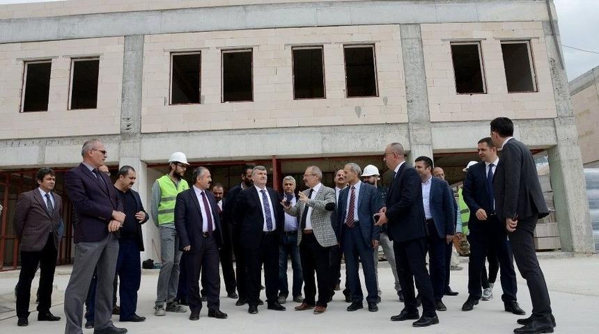 Başkan Aky&uuml;rek, Tarihi Osmanlı Buğday Pazarı İnşaatını İnceledi