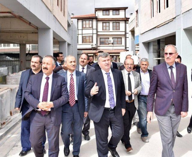 Başkan Akyürek, Tarihi Osmanlı Buğday Pazarı İnşaatını İnceledi