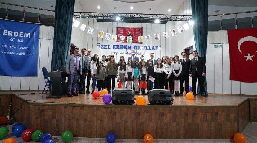 Erdem Kolejinde İngilizce Şarkı Yarışması