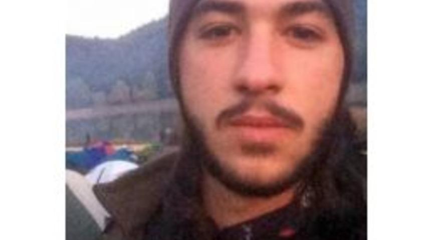 Babası "annesini D&ouml;vmesin" Diye Araya Girip Boğazından Bı&ccedil;aklanan Gen&ccedil; &Ouml;ld&uuml;