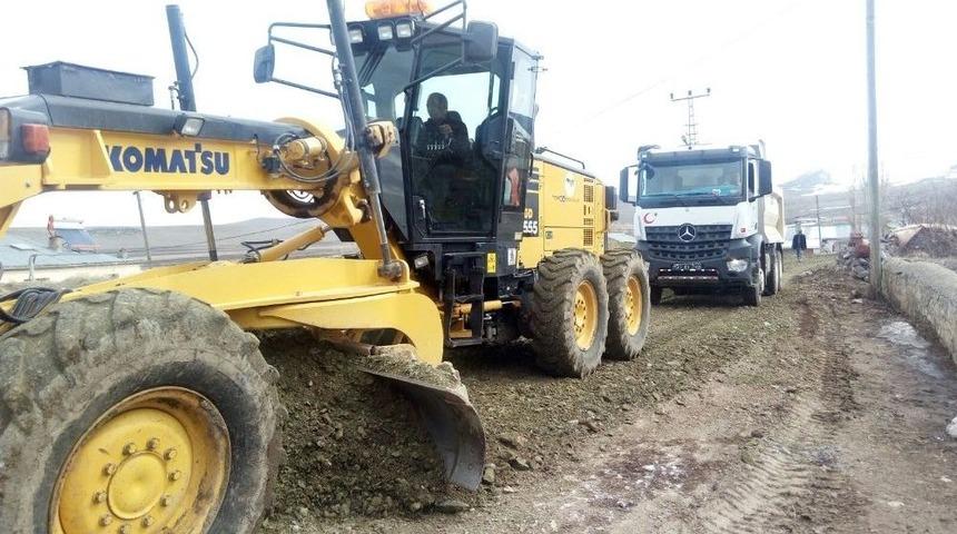 Kars İl &Ouml;zel İdaresi Yolları İyileştiriyor