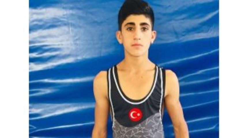 Azat Sarıyar Balkan Şampiyonası İçin Hazır