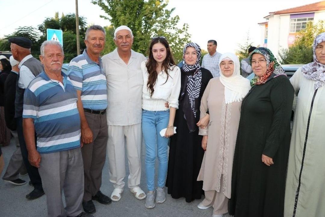 Niğde&rsquo;de İlk Hac Kafilesi Dualarla Uğurlandı