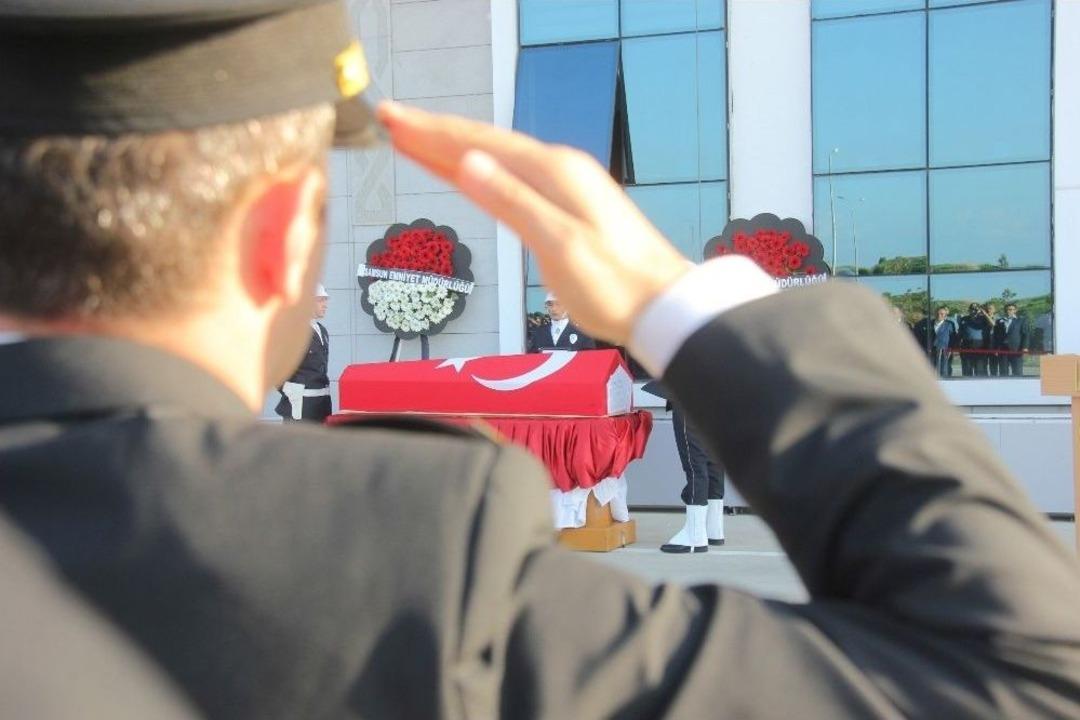 Kalbine Yenik D&uuml;şen Polis İ&ccedil;in T&ouml;ren D&uuml;zenledi