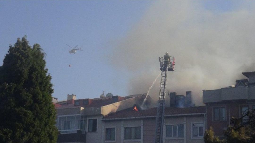 &Ccedil;anakkale&rsquo;de Otluk Alanda &Ccedil;ıkan Yangın Evlere Zarar Verdi