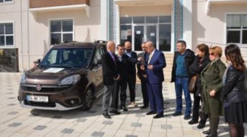 İznik Belediyesi&rsquo;ne Ara&ccedil; Hibe Edildi