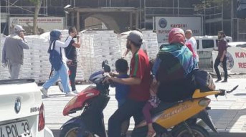 Motosiklet &Uuml;zerinde Tehlikeli Yolculuk