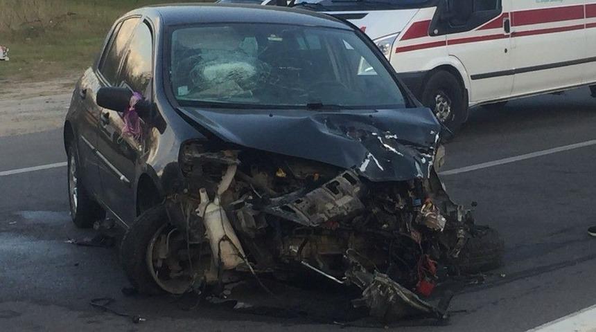 Kontrolden Çıkan Otomobil Bariyerlere Çarptı: 1’i Ağır 3 Yaralı