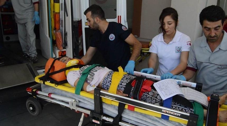 Otomobil Takla Attı: 2 &Ouml;l&uuml;, 2 Yaralı