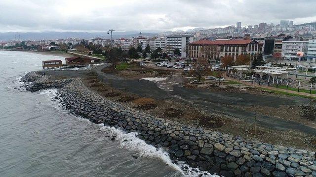 Ayışığı Meydanı