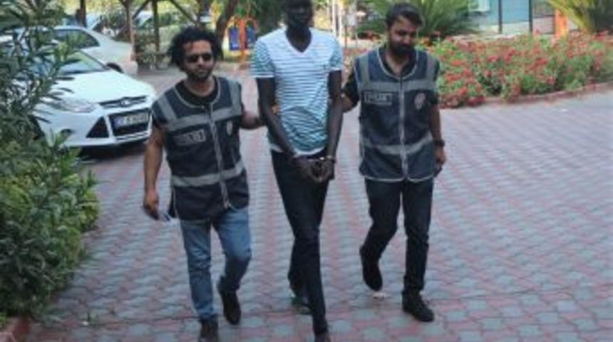 G&ouml;r&uuml;nt&uuml;leri İzleyen Kadınlar Peşini Bırakmadı