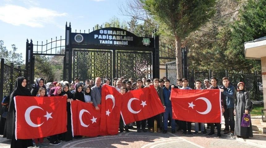 Öğrencilerden Osmanlı Padişahları Tarih Şeridine Ziyaret