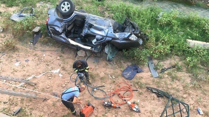 &Ccedil;ankırı&rsquo;da Cip &Ccedil;aya U&ccedil;tu: 2 Yaralı