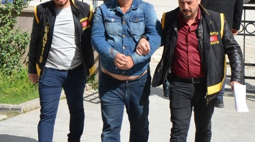 K&uuml;&ccedil;&uuml;k Kıza Kaş G&ouml;z İşareti Yapan Şahıs, Taciz İddiasıyla Darp Edildi