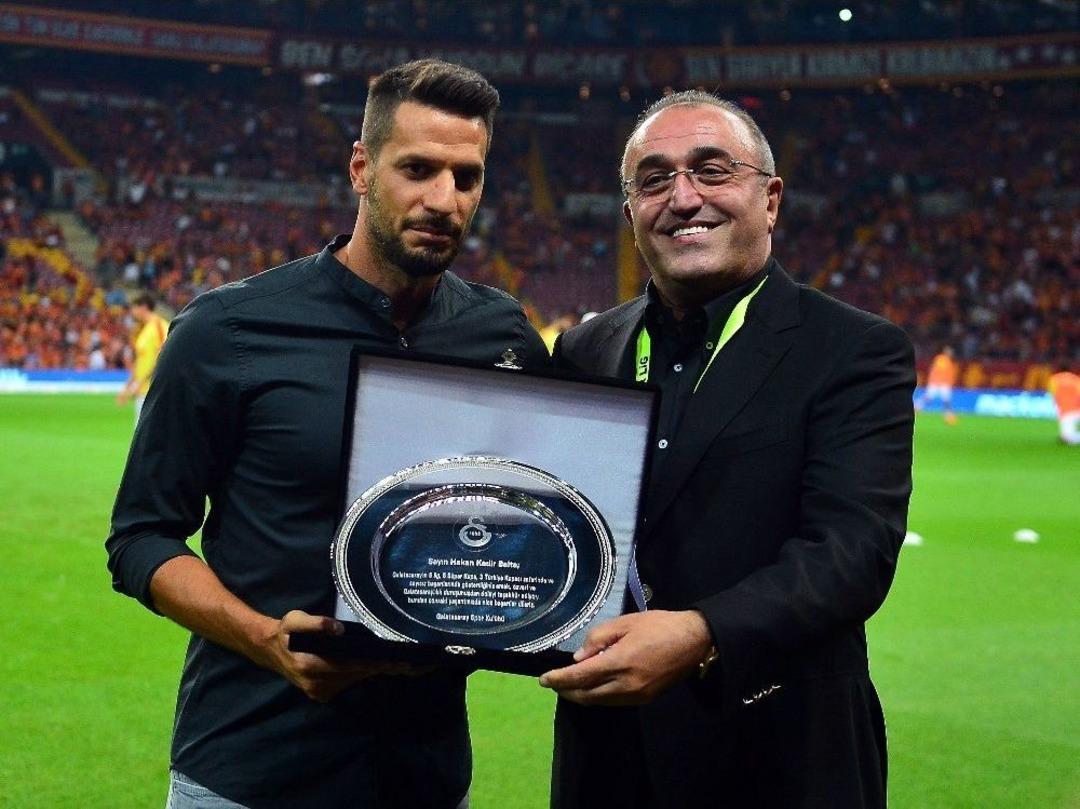 Hakan Balta&rsquo;ya Plaket Verildi