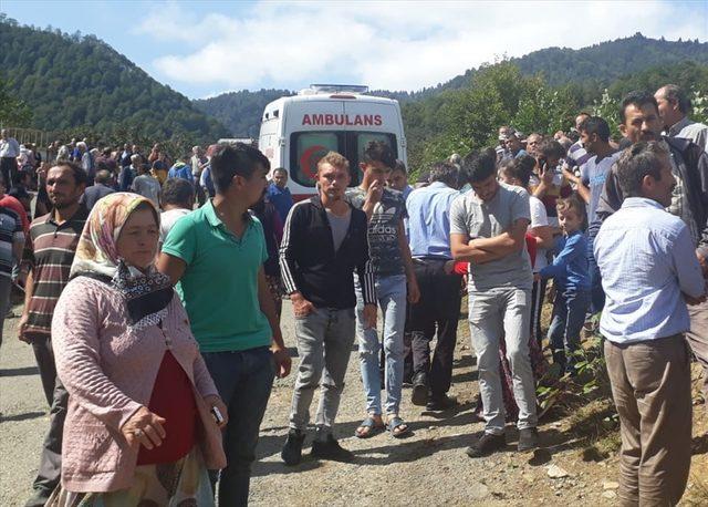 Giresun'da minibüs uçuruma yuvarlandı 