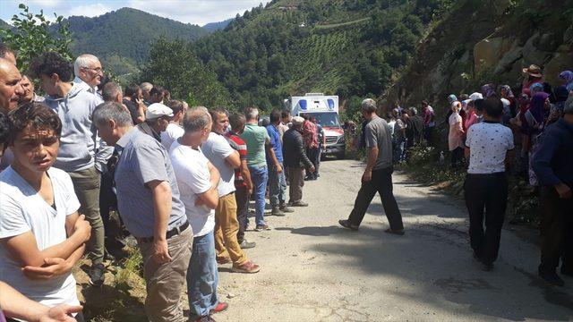 Giresun'da minibüs uçuruma yuvarlandı 