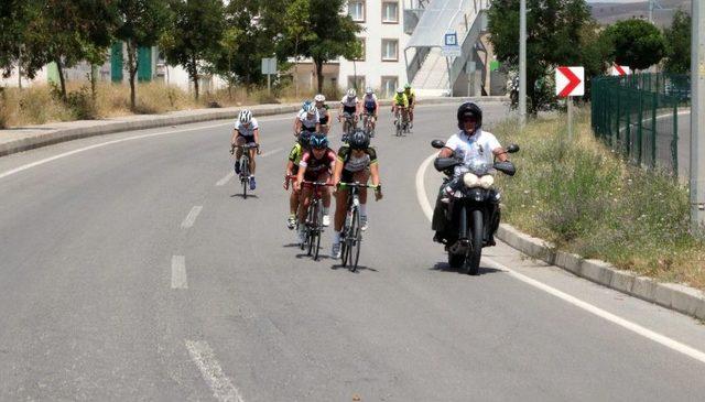 Yozgat’ta Yüzlerce Sporcu Türkiye Şampiyonası Yol Yarışları’nda Pedal Çevirdi