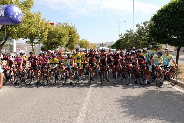 Yozgat’ta Yüzlerce Sporcu Türkiye Şampiyonası Yol Yarışları’nda Pedal Çevirdi