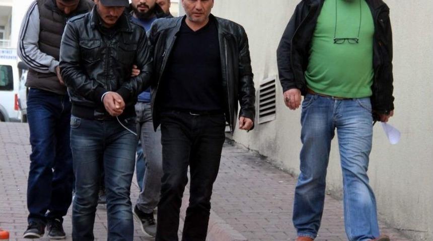 Ter&ouml;r &Ouml;rg&uuml;t&uuml; Deaş &Uuml;yesi 3 Kişi Adliyeye Sevk Edildi