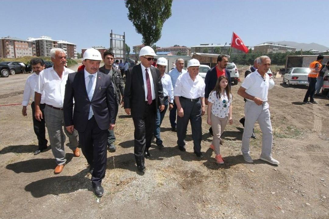 Hayırsever İşadamı Rauf Azak&rsquo;tan İmam Hatip Ortaokulu