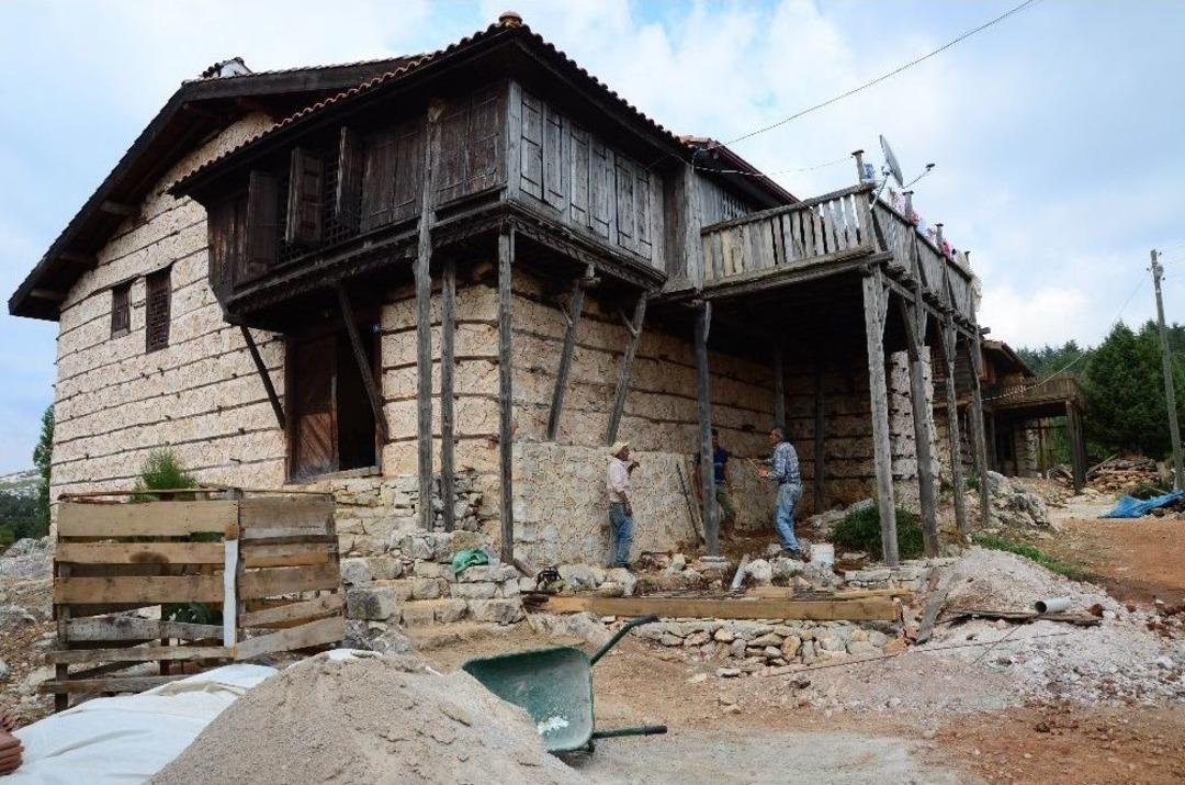 &rsquo;d&uuml;ğmeli Evler&rsquo; Yeniden Ayağa Kaldırılıyor