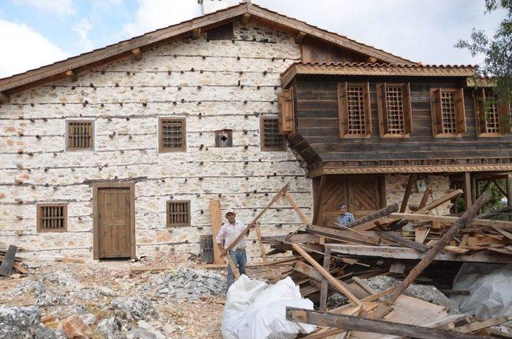 ’düğmeli Evler’ Yeniden Ayağa Kaldırılıyor G2