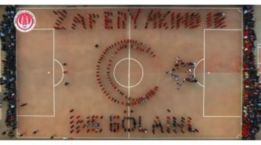 Liselilerden Anlamlı Koreografi