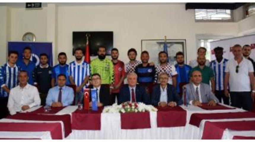 Anadolu &Uuml;niversitesi, Yeni Sporcularını İmza T&ouml;reniyle Basına Tanıttı