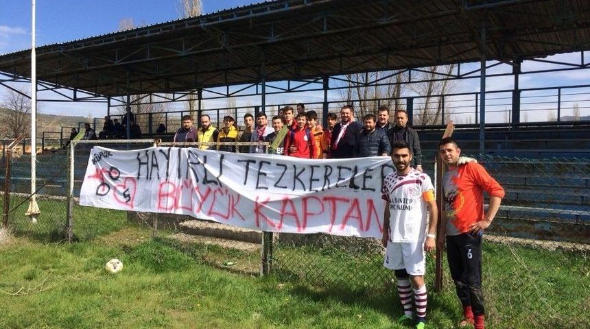 Askere Gidecek Kaptana Taraftarlardan Jest