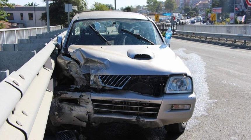 Direksiyon Başında Kalp Krizi Geçiren Sürücü Kaza Yaptı