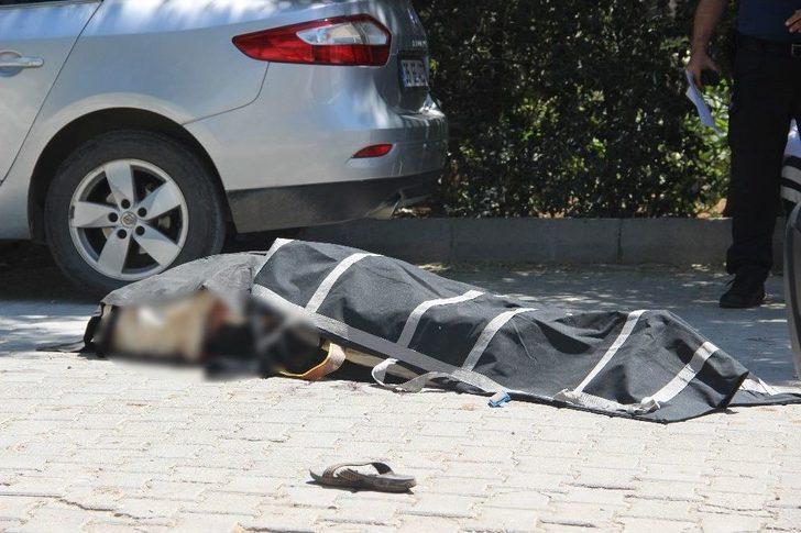 Kavgadan Kaçmaya Çalışan Şahıs Minibüsle Yaşlı Kadını Ezerek Öldürdü G2