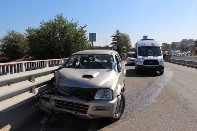 Direksiyon Başında Kalp Krizi Geçiren Sürücü Kaza Yaptı