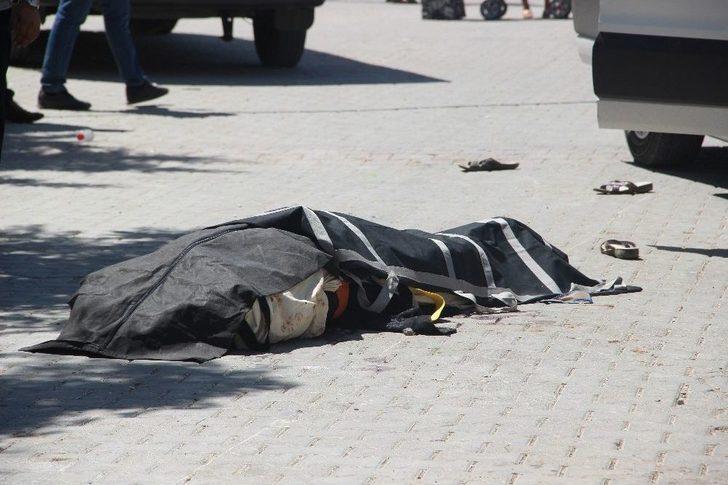 Kavgadan Kaçmaya Çalışan Şahıs Minibüsle Yaşlı Kadını Ezerek Öldürdü G3