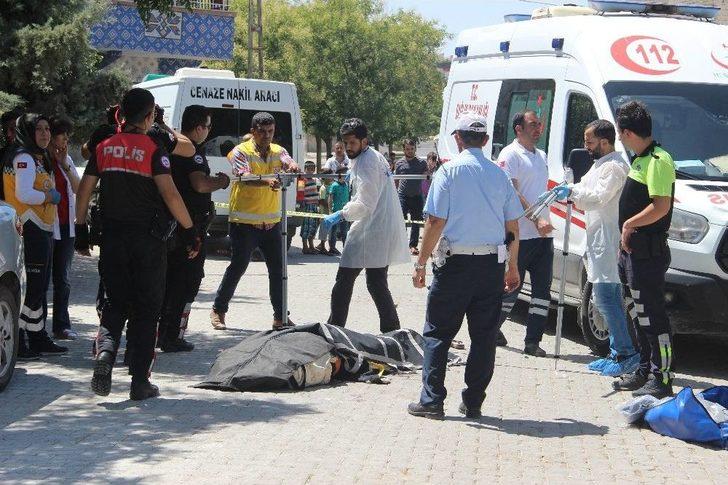 Kavgadan Kaçmaya Çalışan Şahıs Minibüsle Yaşlı Kadını Ezerek Öldürdü G5