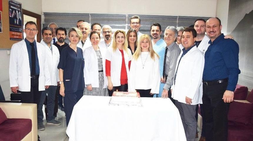 Tıp Bayramını Pasta Keserek Kutladılar