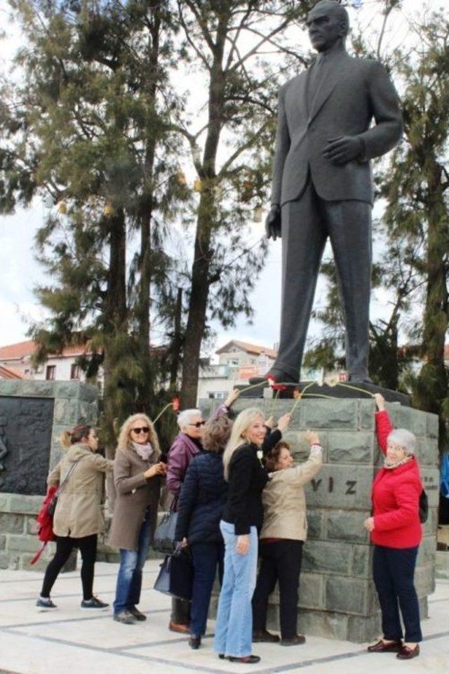 Ayvalık’ta Tıp Bayramı Sönük Geçti