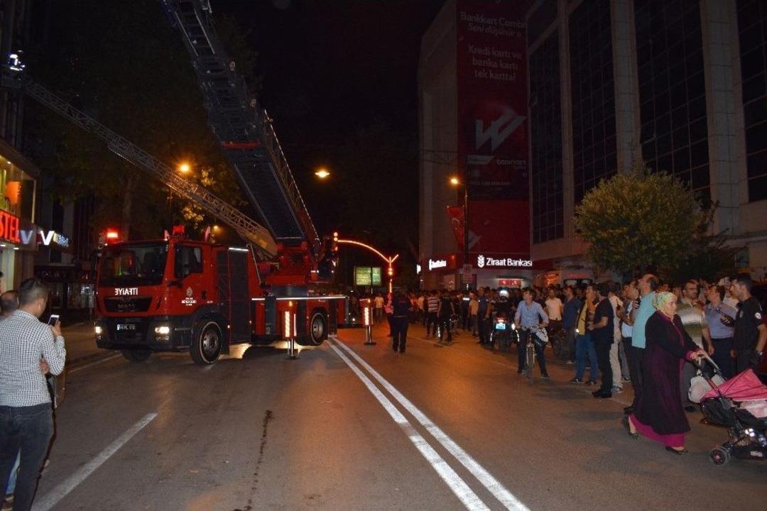 Malatya&rsquo;da Otel Yangını Korkuttu