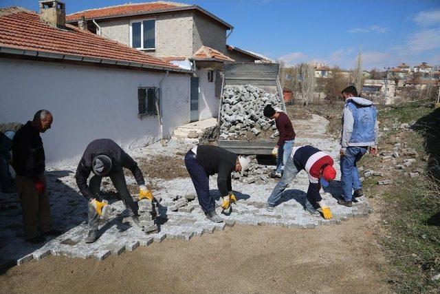 Köylerde Yol Çalışmaları Devam Ediyor