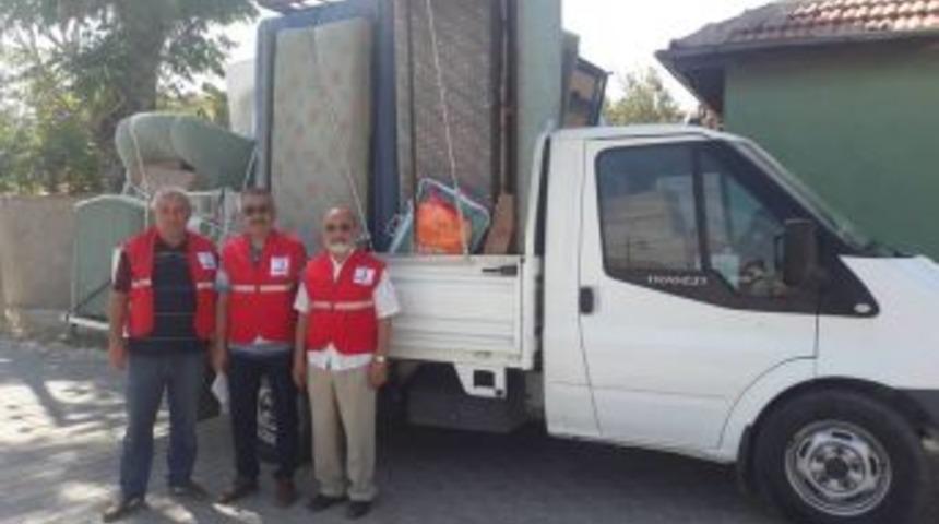 Kızılay’dan Eşya Ve Gıda Yardımı