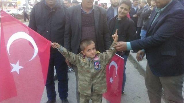 Afrin’e Giden Jandarma Komandoya Ailesinden Sürpriz