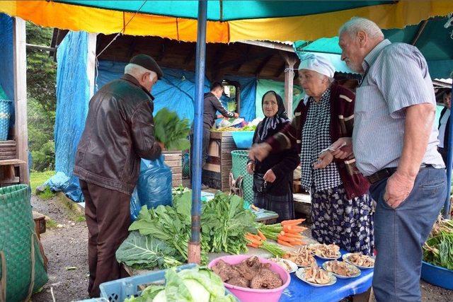 Tatilcilerden Organik Pazara Yoğun İlgi