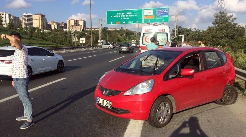 Yarış Yapan L&uuml;ks Ara&ccedil;lar Tem&rsquo;de Kazaya Neden Oldu