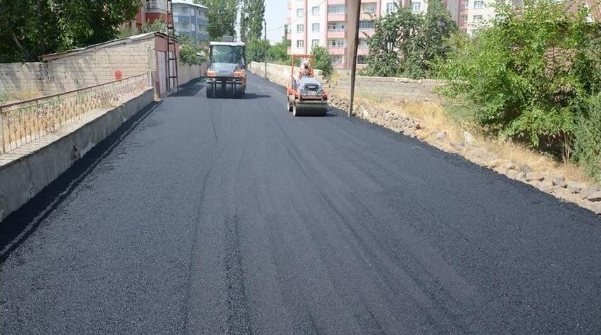 Erciş&rsquo;te Yol Asfaltlama &Ccedil;alışması