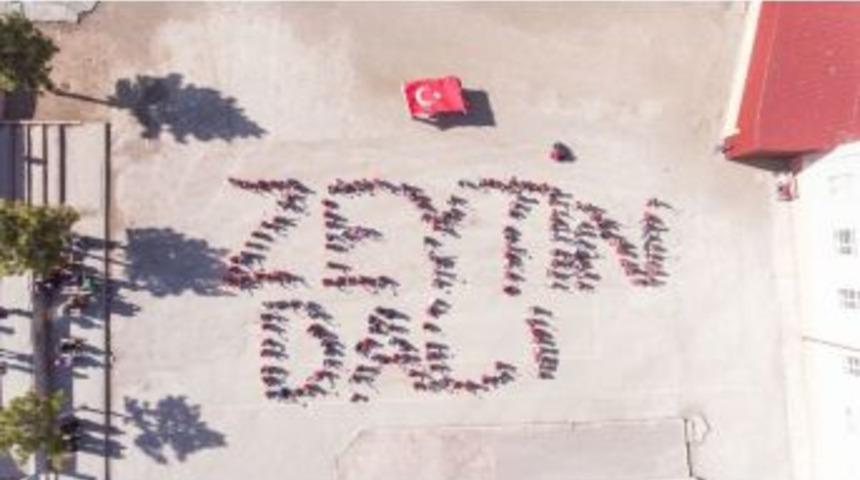 İlkokul &Ouml;ğrencilerinden "zeytin Dalı Harekatı&rdquo; Koreografisi