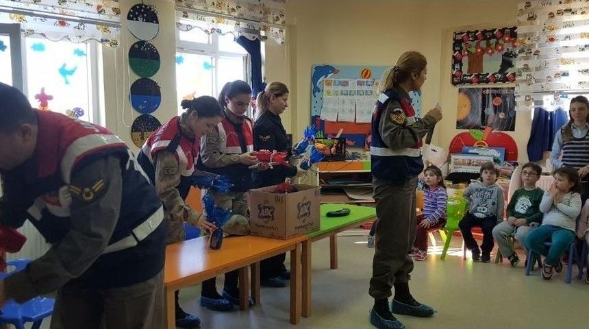 Jandarmadan Minik &Ouml;ğrencilere &Ouml;zel Eğitim