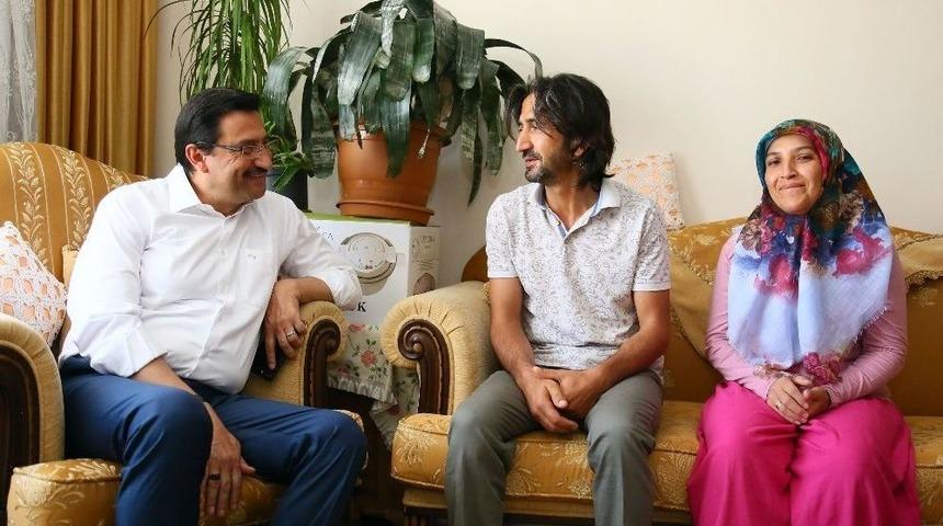 Başkan Ak, Şehit Ailelerini Yalnız Bırakmıyor