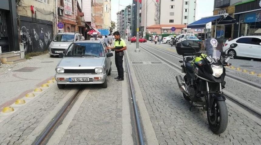 Tramvay Yolunu İşgal Edenlere G&ouml;z Yumulmuyor