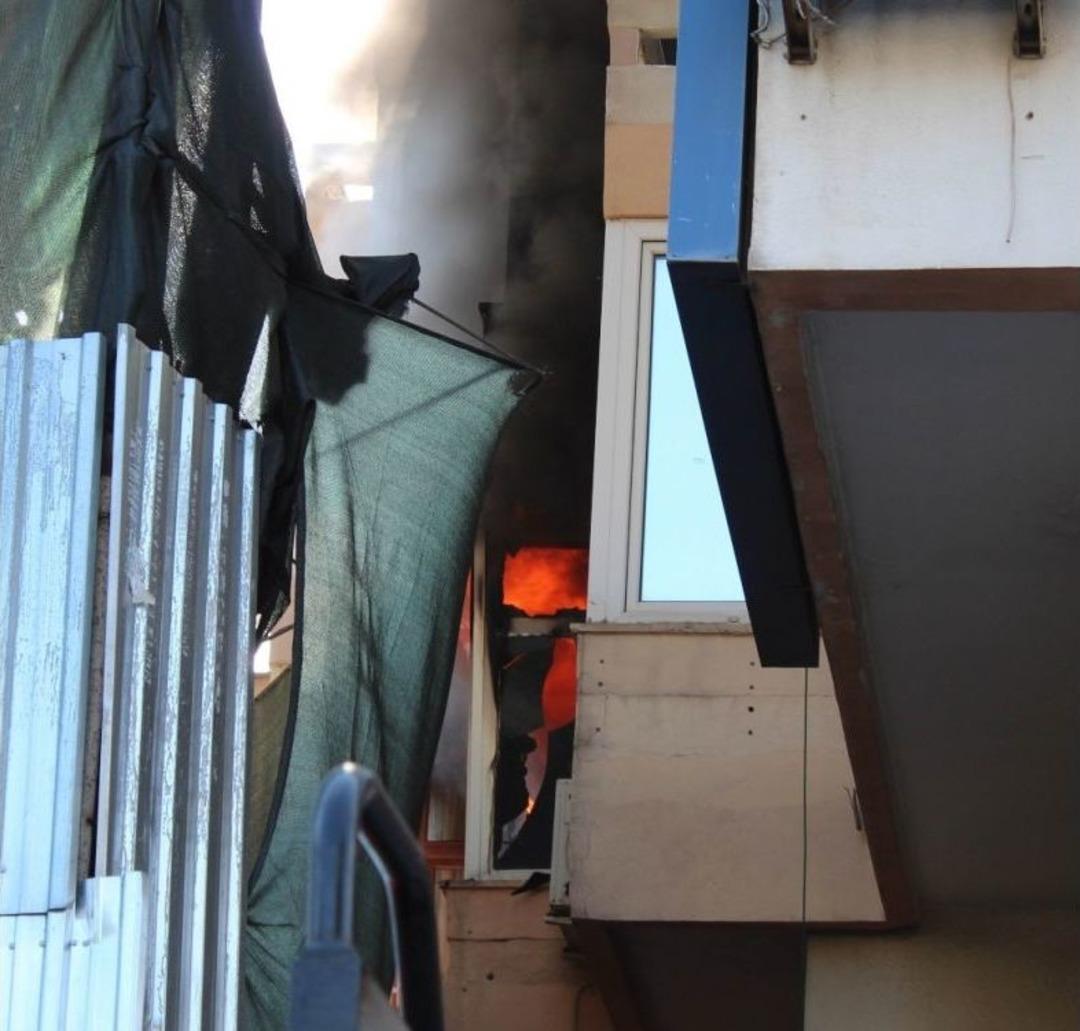 Antalya&rsquo;da İş Hanında Yangın Paniği